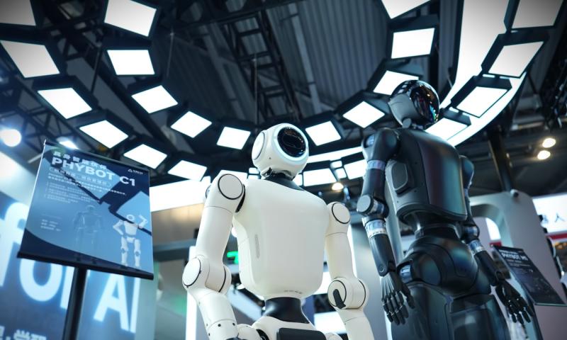 Robot for AI,动易科技携两款人形机器人及摆线关节模组系列产品亮相 WAIC 2025