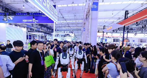 十余款首发首创产品发布，具身智能机器人成焦点